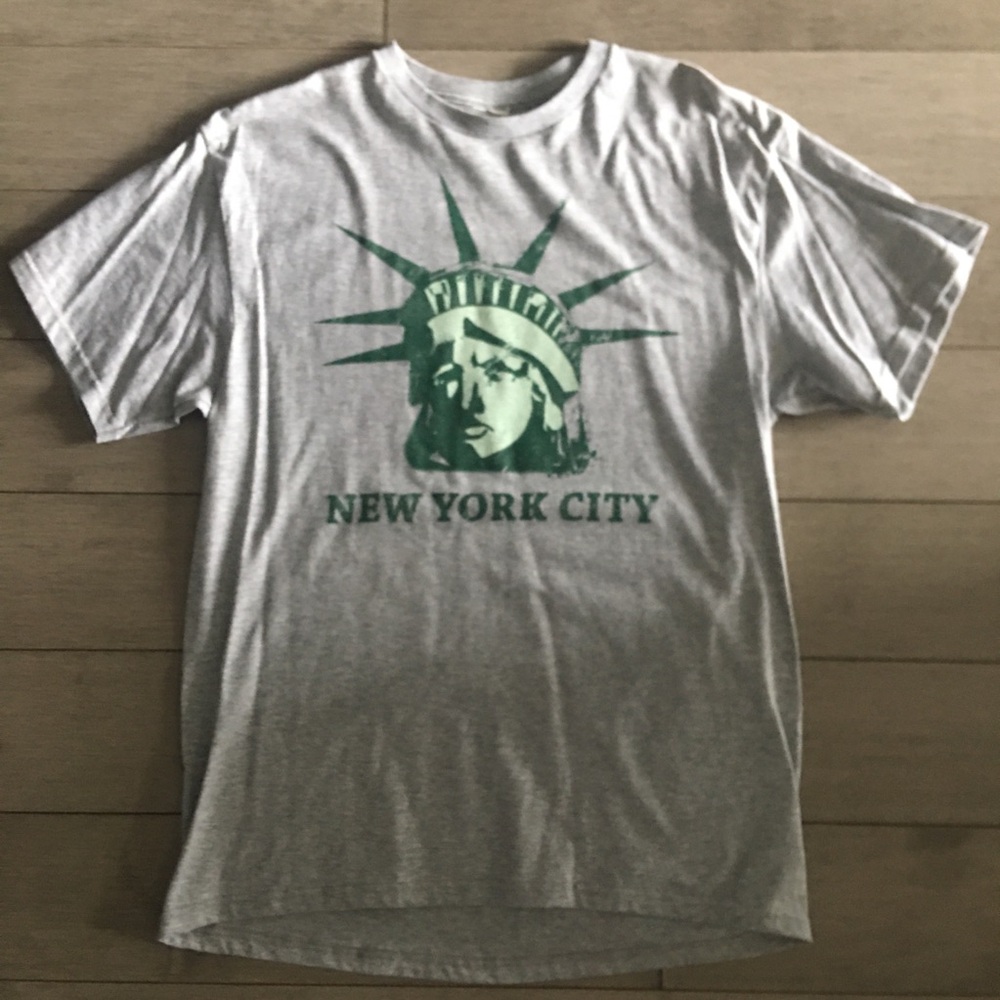 NEW YORK CITY LIBERTY T SHIRT SIZE Med/Large